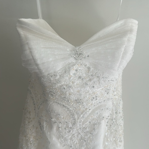 casablanca Dresses & Skirts - Stunning White Lace Wedding Gown